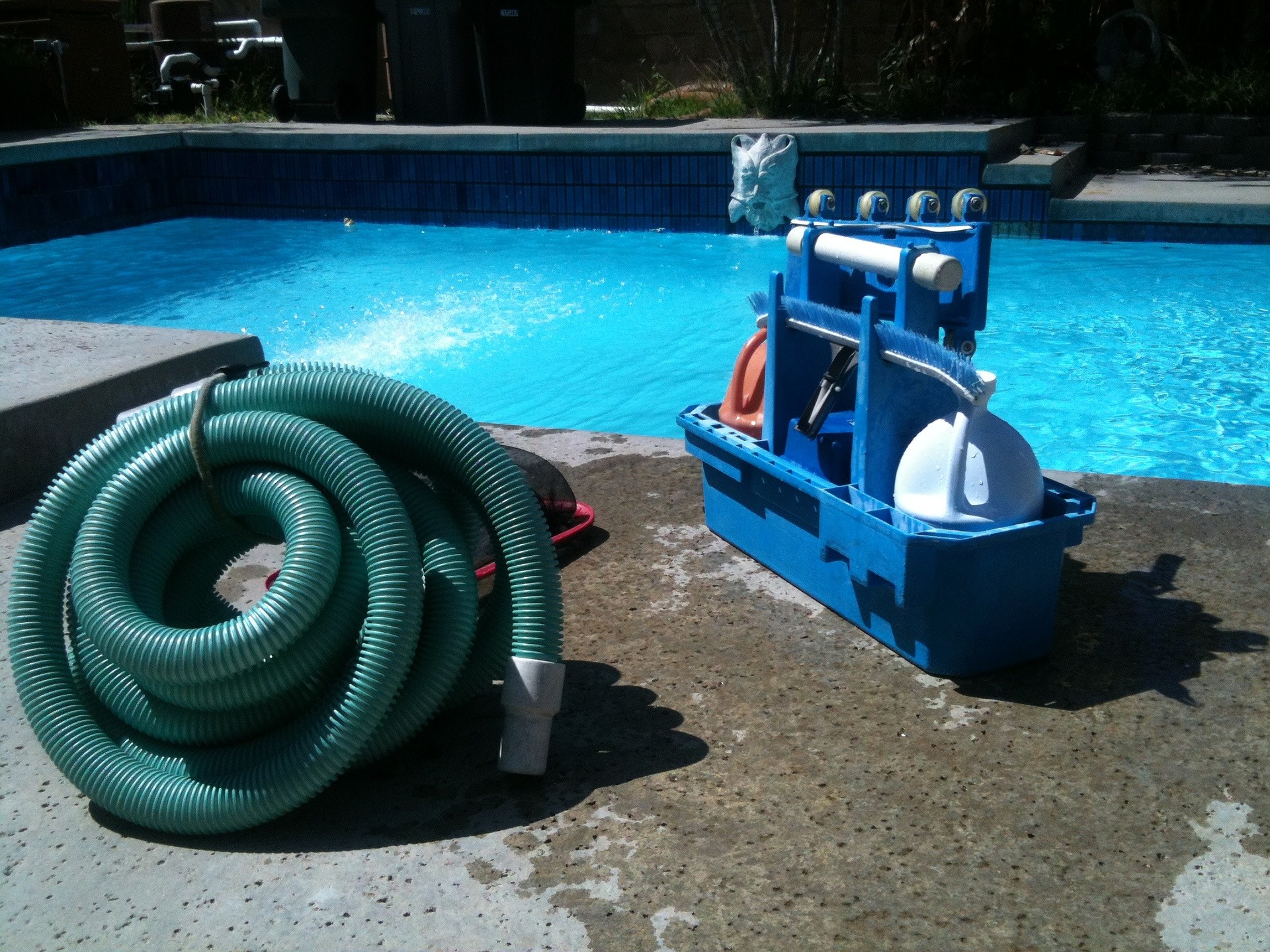 pool-cleaning-330399_1920